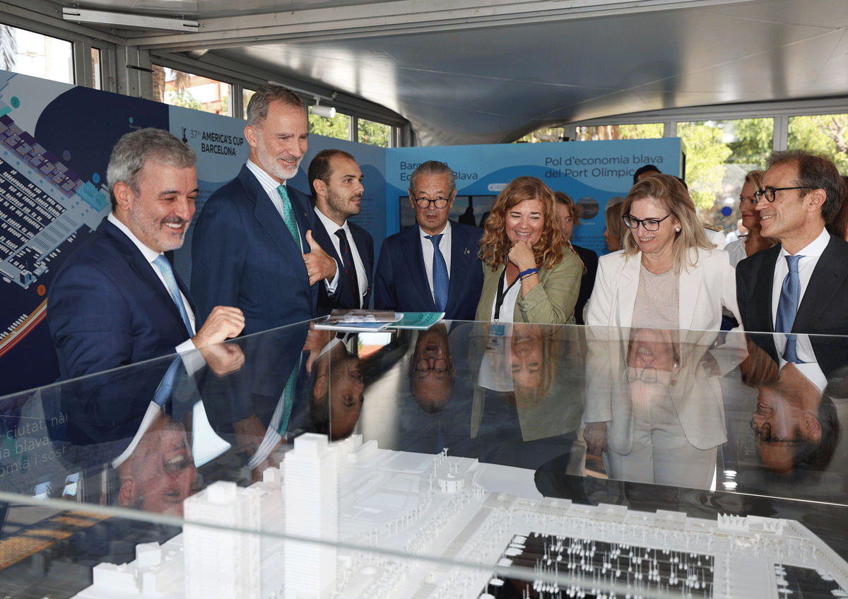 Inauguración oficial del Salón, con la presencia del rey Felipe VI, el primer teniente de alcaldía y presidente de B:SM, Jaume Collboni, y el concejal de deportes, David Escudé