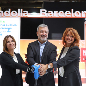 Marta Labata acompanyada de Jaume Collboni i Laia Bonet per comunicar el futur d'Endolla