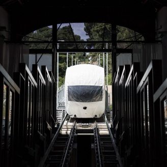 La cuca de llum del Parc d'atraccions Tibidabo a l'estació de sortida