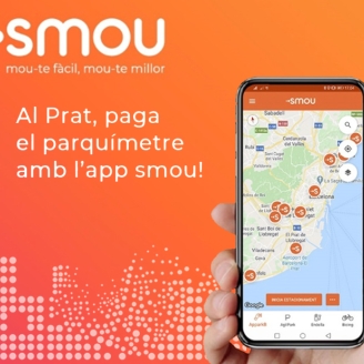 Un mòbil que mostra que l'app smou ja opera al Prat