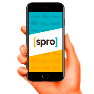 Il.lustració d'una mà que subjecta un mòbil que mostra l'app spro