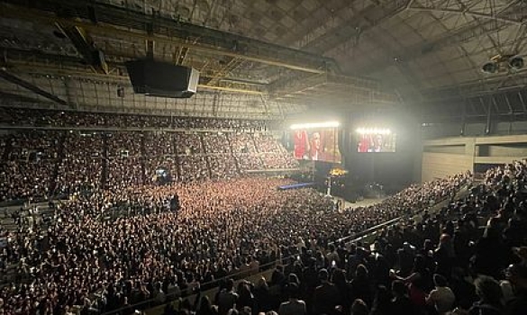 Imatge panoràmica del Palau Sant Jordi ple de gent durant el concert de C.Tangana en la presentació de la seva gira "El Madrileño"