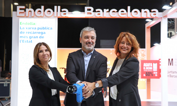 Marta Labata acompanyada de Jaume Collboni i Laia Bonet per comunicar el futur d'Endolla