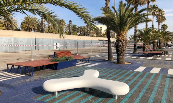 Nou mobiliari urbà en les instal·lacions del Port Olímpic