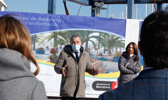 Jaume Collboni i Marta Labata explicant el projecte de tranformació del Port Olímpic