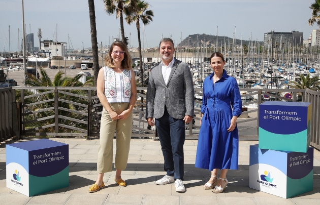 Janet Sanz, Jaume Collboni and Marta Labata at the Olympic Port