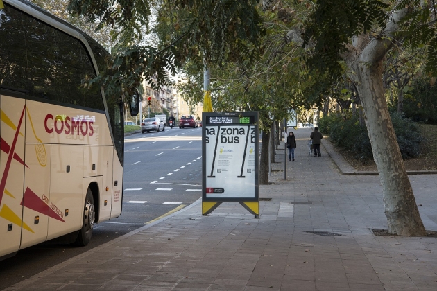 Autocar aparcat a la Zona Bus 
