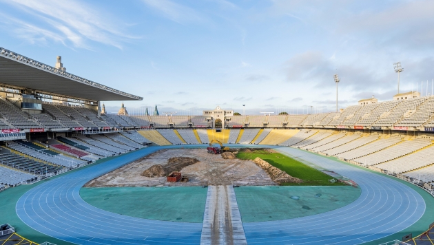 Vista dels treballs per adequar l'Estadi Olímpic a les necessitats del FC Barcelona