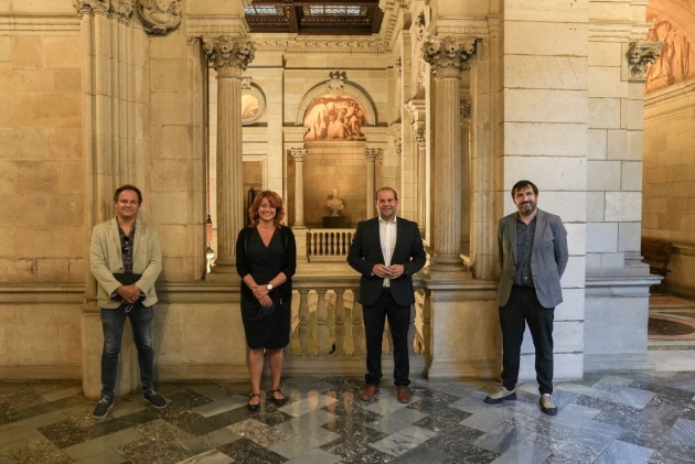 La Tercera Tinenta d’Alcaldia i Presidenta del Patronat de la Fundació Barcelona Zoo, Laia Bonet, i el Conseller de Medi Ambient i Territori del Govern de les Illes Balears, Miquel Mir, s’emplacen a col·laborar amb nous projectes