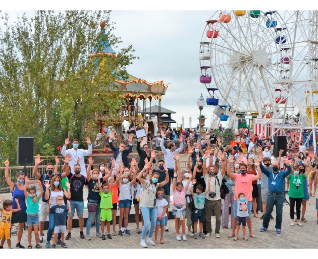 Infants participant al Posa't la gorra del Parc d'atraccions Tibidabo