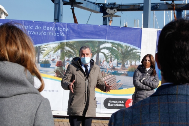 Jaume Collboni i Marta Labata explicant el projecte de tranformació del Port Olímpic